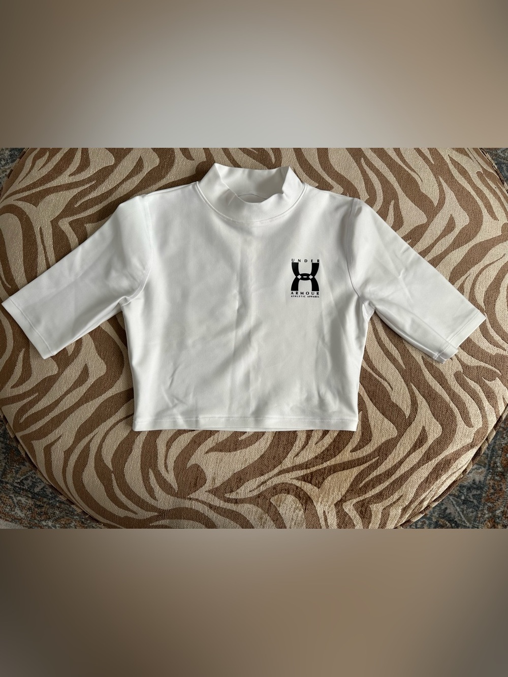✨NWOT ✨Under Armour White Womens' Mock Neck Cropped Performance Top